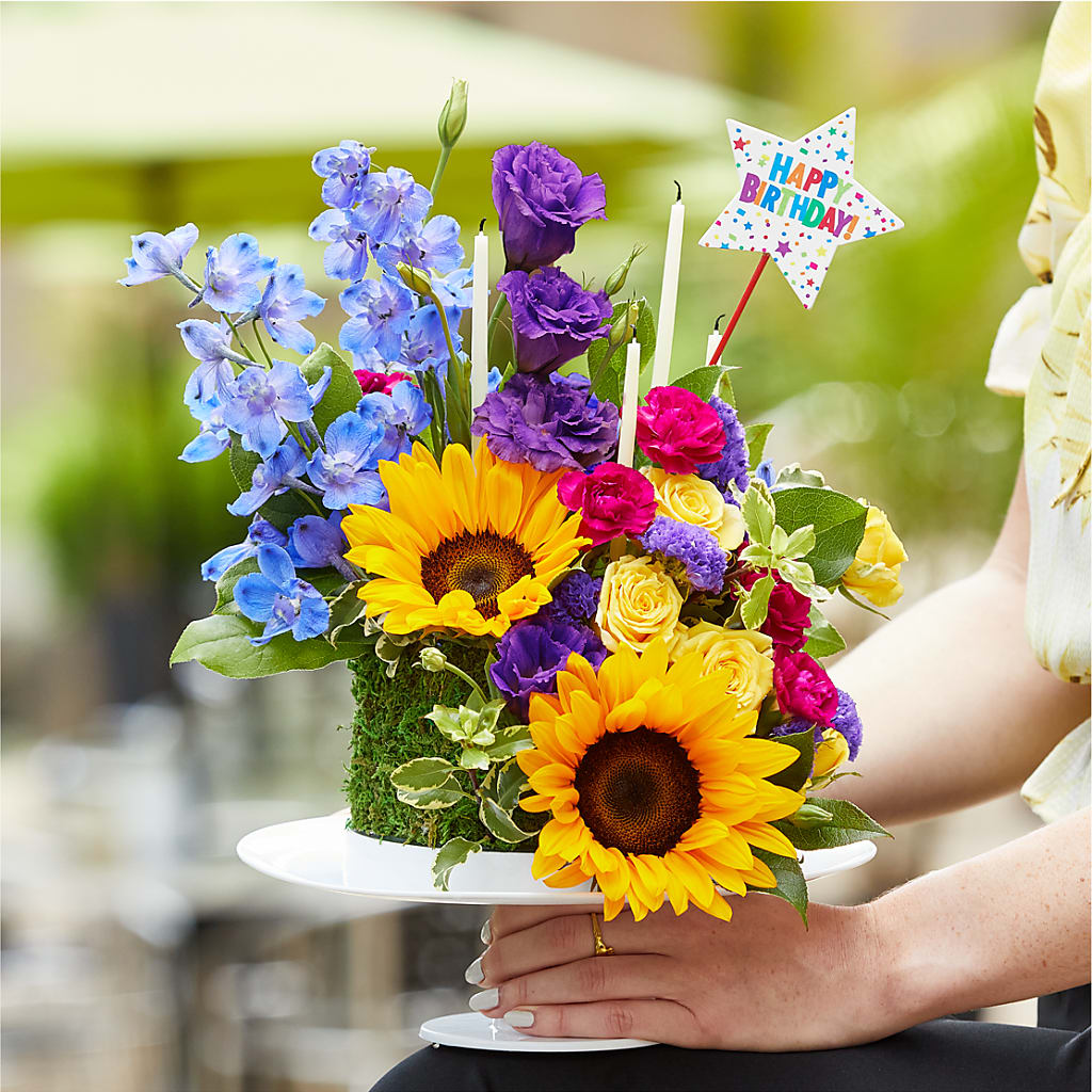 Star of the Day Floral Cake –  Gainesville Floral Exchange, Gainesville FL